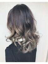 ジューシー(Beauty Consultant 10C)&nbsp;グラデーションカラー　グレージュ