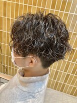 ソウスシア(SOURCE cia)&nbsp;前下がりシステインスパイラルパーマ【佐藤和弥】