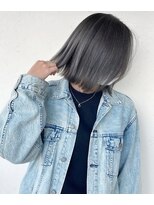ヘアースタジオゼン アドバンス(hair studio Zen advance)&nbsp;ダークアッシュグレーの外ハネ切りっぱなしボブにイメチェン