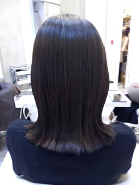 アナ ラーナ(Anna Lanna) 艶髪ストレート&グレージュ