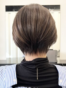 ココ 本八幡(KOKO) 黒髪クラゲヘアーオリーブグレー小顔ココアベージュ卵型ショート