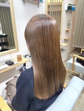 ワンアンドオンリー(One And Only) 美シルエットナチュラルストレートシルクベージュ透明感カラー