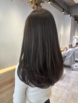 リタ(rita.) 小辻 艶髪☆レイヤーカット×チョコレートグレージュ