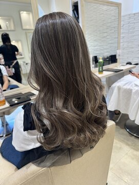 エイミーバイアフロートザガーデン 浦和店(amie by afloat the garden) ふわっと明るくハイライトでスモーキーベージュ