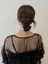 アヴェイル ヒロオ(a'vail Hiroo)&nbsp;結婚式お呼ばれ参列ヘア リボンカチモリヘアアレンジ