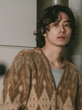 ダグラス トゥーバック 大垣(Douglas TWO BACKS) 【スパイラルパーマ】濡髪センターパートウルフカット