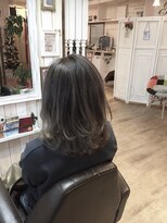 ベルズヘアー(Belle's Hair) セミディ ハイライトアッシュカラー