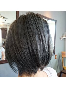 スプーン(SPOON) ショートモノトーンに青を少々