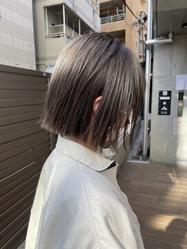 サク(Sac.) パツっとボブに赤み消しグレージュカラー Sac.栃木優佑