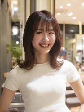 ビュートリアム 梅田(BEAUTRIUM) レッドブラウン/外ハネロブ/シースルーバング/韓国風/ミディアム