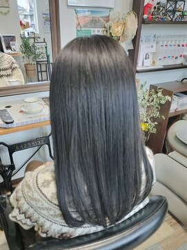 ひみつきち モノトーンカラーで透き通るグレーカラー