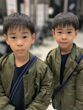 アヴソリューク(Absoluk) キッズ　ツーブロックマッシュショート