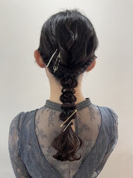 ヘアーアンドメイクアップモパ 編み下ろしヘア