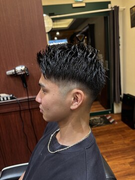 ブロートーキョー(BroTokyo) MEN'Sツーブロックフェードカットスタイルメンズバーバーカット