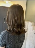 オリーブベージュ