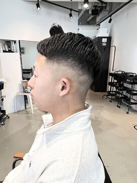 イズ(iss) [Mizuki指名限定]癖毛を生かしてスキンフェード×短髪