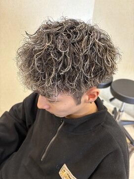 ツイストスパイラルパーマ×金メッシュ