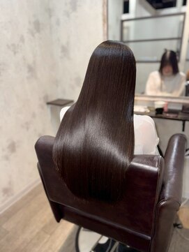 シシ 新宿(She 2.) ロングヘア/サラつや/髪質改善/ツヤ髪ストレート/垢抜け