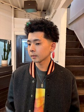 ビーバイエイトジェンツ(Bee by EIGHT GENTS) 刈り上げセンターパート/波巻きツイストスパイラル/心斎橋