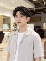 ブリリアント ヘアー ダイヤ(Brilliant Hair Dia)&nbsp;シャドウスパイラル×センターパート｜メンズパーマ