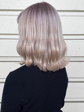 ルッツ(Lutz. hair design) ホワイトベージュ