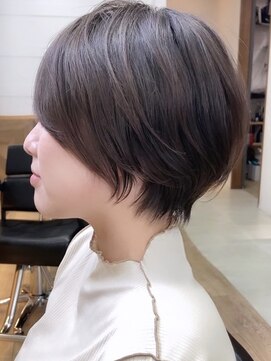 ビュー フクオカ(VIEW FUKUOKA) 美髪にオトナかわいいホワイトグレージュネビージュショートボブ