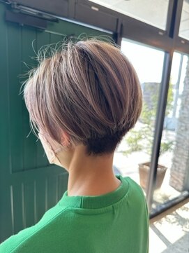 エルヴィータ(Elvita) 【Elvita】刈り上げショート×ペールアッシュ