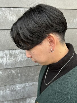 ヒュイル バイ ニアウ(Hwyl by Niau) メンズマッシュセンターパートスパイラルパーマニュアンスパーマ