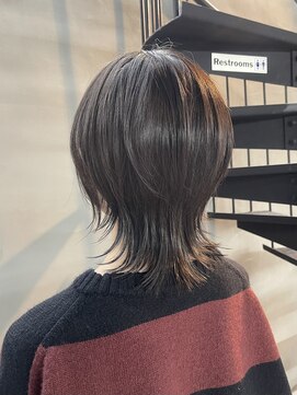 イロハ(IROHA) 中性的ウルフカット