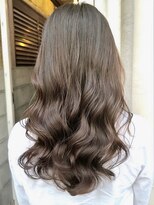 チョビー(Chobii)&nbsp;表参道 コテ巻き風パーマ フェミニンロング 似合わせカット