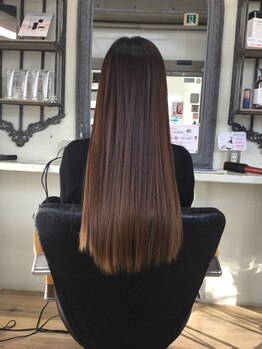 ヘアーアンドメイク シエスタ(hair＆make siesta)の写真/話題の髪質改善トリートメント取扱い◎髪の内部から補修しキューティクルを整え、指通りの良い艶髪に！