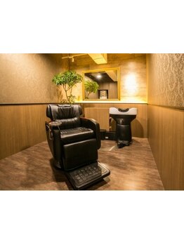 北浦和駅0分・上質を求める大人の男性がくつろげるバーバー。全席個室が嬉しいメンズサロン＜理容室＞眉毛