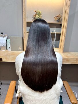 イオエ 元町(ioe) 前髪/暗髪カラー/艶カラー/小顔カット/髪質改善/縮毛矯正/黒髪