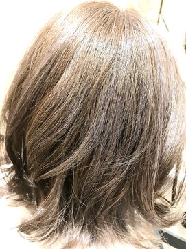 ヘアーアンドビューティー ロカヒ(HAIR&BEAUTY LoKaHi) グレイカラーもおしゃれに!