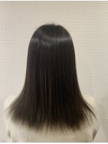 えほん美容室&nbsp;マイフォーストリートメントでアッシュサラツヤ髪♪