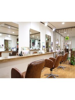 気さくなオーナーが施術させていただきます！駅チカかつ町のサロンのためフランクな恰好でお越しください！