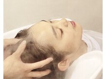 シナリオ(scenario.)の雰囲気（甘い香りで優しく頭皮の汚れや皮脂を落とすヘッドスパ）