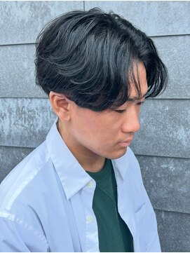 ヒュイル バイ ニアウ(Hwyl by Niau) メンズマッシュセンターパートスパイラルパーマニュアンスパーマ