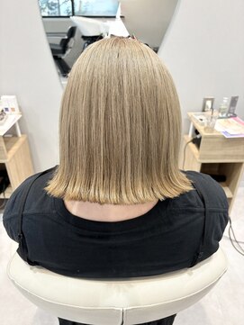 リヴナ(Livna) とにかく明るめが好きな方におすすめハイミルクティーベージュ◎