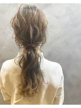 シキ(SIKI) ローポニーテールアレンジ