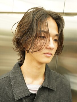 レタッチバイフィフス(RETOUCH by fifth) 自然な毛流れでラフにキマるセンターパート×ニュアンスパーマ