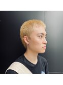 メンズ　金髪ボウズ