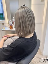 セルン(cerne)&nbsp;ダブルカラー外ハネボブインナーカラーハイライトケアブリーチ