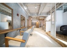 トッカ ヘアアンドトリートメント 赤羽店(tocca hair &treatment)の雰囲気（ナチュラルで明るいフロア＊　）