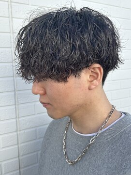 ヒュイル バイ ニアウ(Hwyl by Niau) メンズマッシュパーマ波巻きスパイラルパーマニュアンスパーマ