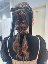 ロイオブジゼル(roi of GiseL)&nbsp;編みおろしポニー　リボンアレンジ　結婚式　ライブ　20代30代