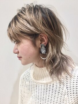 ピークアブー 原宿ハラカド(PEEK-A-BOO) ウルフハイレイヤー/癖毛くせ毛多毛 /ホワイトブロンド/抜け感