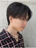 センターパートのメンズマッシュウルフ