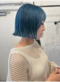 癖毛風ボブにくすみブルーカラー