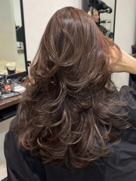 メリー オオサカ(Merly Osaka) 心斎橋/バレイヤージュ/レイヤーカット/海外レイヤー